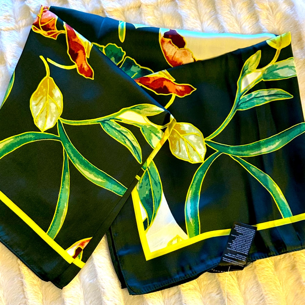 NWT, WHBM Autumn Leaves Oblong Scarf